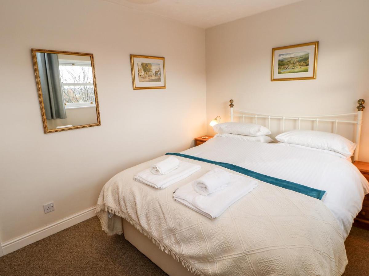 Cleeve Cottage Мидълхам Екстериор снимка